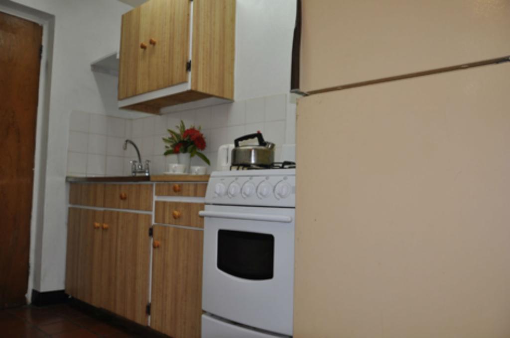 Carib Blue Apartments Oistins Rum bild
