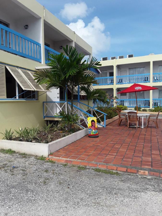 Carib Blue Apartments Oistins Exteriör bild