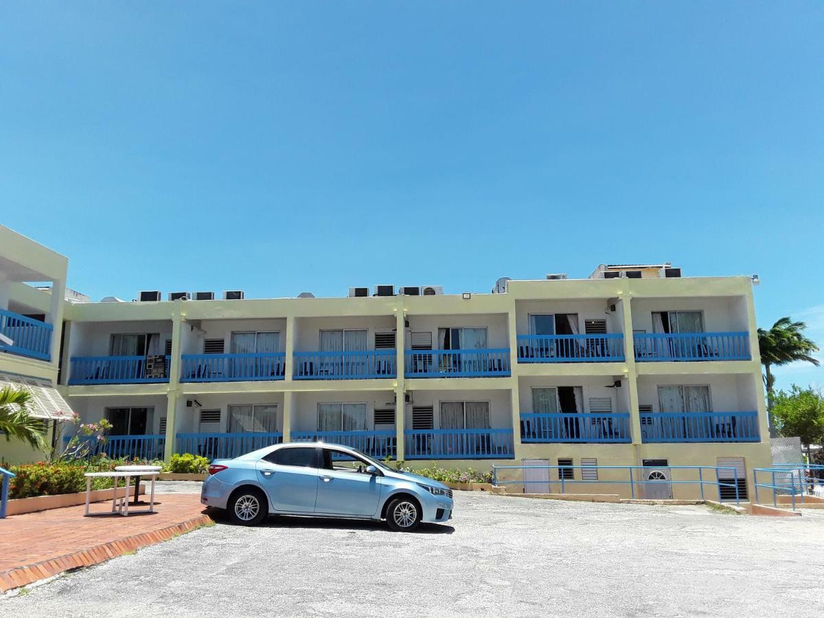 Carib Blue Apartments Oistins Exteriör bild